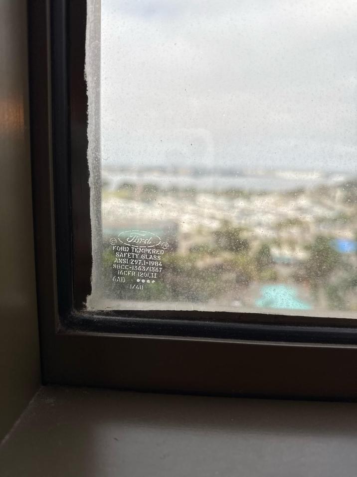 Jord FORD TEMPERED SAFETY GLASS ANSI Z97.1-1984 SGCC-1363/1367 16CFR 1201,II 6AD 1/40