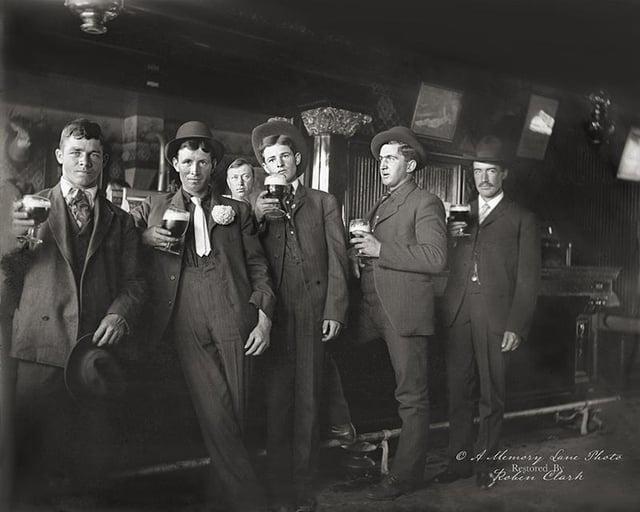 り © A Memory Lane Photo Restored Mark Kolen
