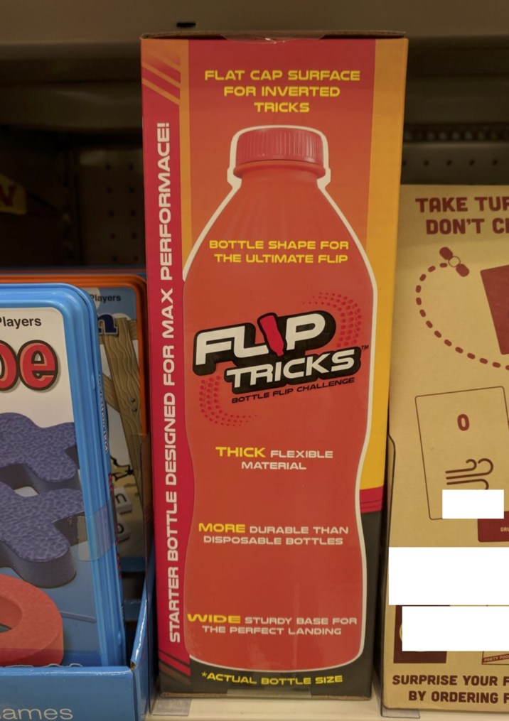 Players De Players STARTER BOTTLE DESIGNED FOR MAX PERFORMACE! FLAT CAP SURFACE FOR INVERTED TRICKS BOTTLE SHAPE FOR THE ULTIMATE FLIP TAKE TUR DON'T C FLIP TRICKS BOTTLE FLIP CHALLENGE THICK FLEXIBLE MATERIAL MORE DURABLE THAN DISPOSABLE BOTTLES WIDE STURDY BASE FOR THE PERFECT LANDING TM 0 *ACTUAL BOTTLE SIZE SURPRISE YOUR F BY ORDERING F ames GRU