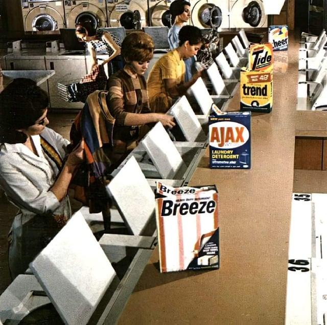 Breeze Breeze AJAX LAUNDRY DETERGENT Tide heer