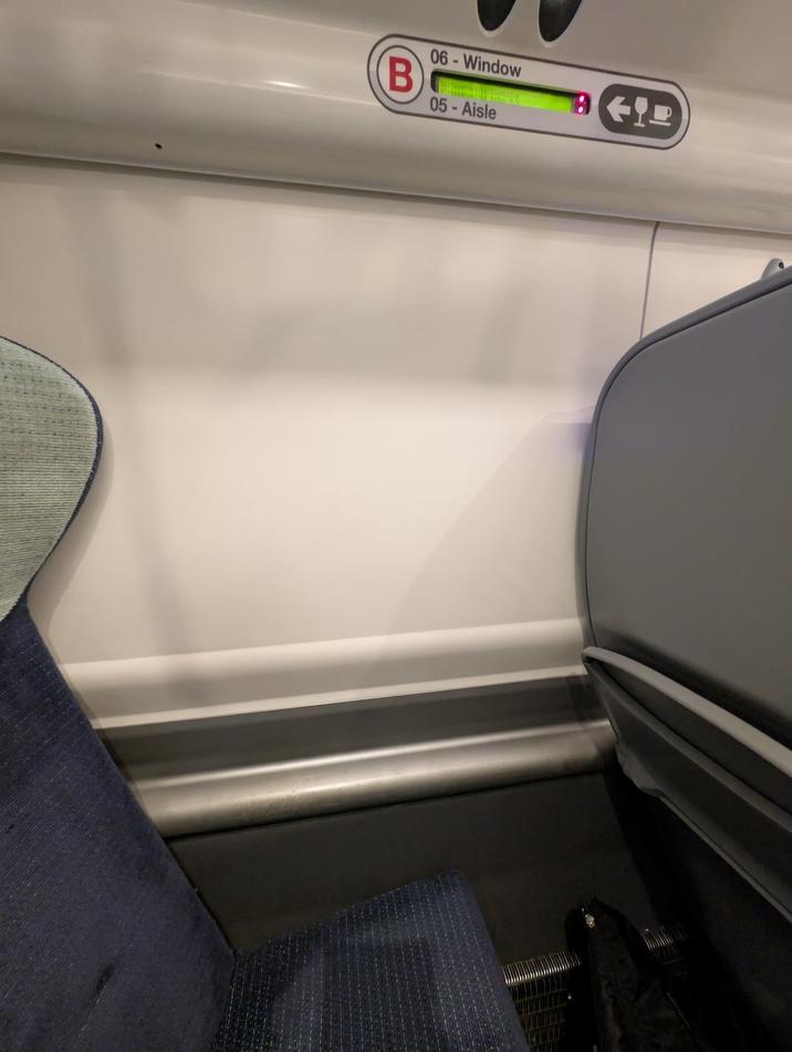 B 06-Window 05-Aisle