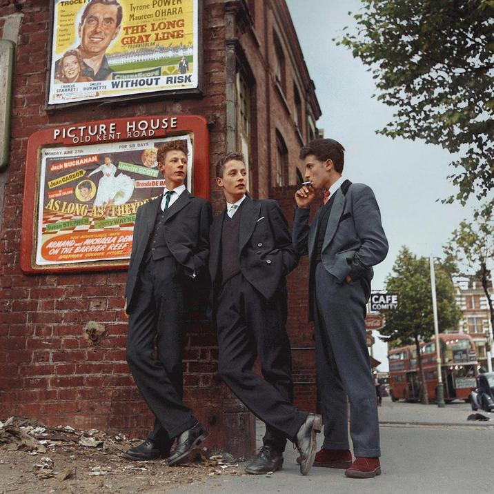 TRO Tyrone PO Maureen O'HARA THE LONG GRAY LINE TECHNICOLOR CHARLES SMILEY CINEMASCOPE STARRET BURNETTE WITHOUT RISK PICTURE HOUSE OLD KENT ROAD MONDAY JUNE 27th Jack BUCHANAN Jean CARSON EASTMAN COLOUR FOR SIX DAYS Janette SCOTT Brenda DE BA AS LONG AS THEY Susan STEPHEN Jerry WAYNE NEW ADVENTURES WITH ARMAND MICHAELA DEM ON THE BARRIER REEF BASTMAN COLOUR CAFE COMITY wa-Cola