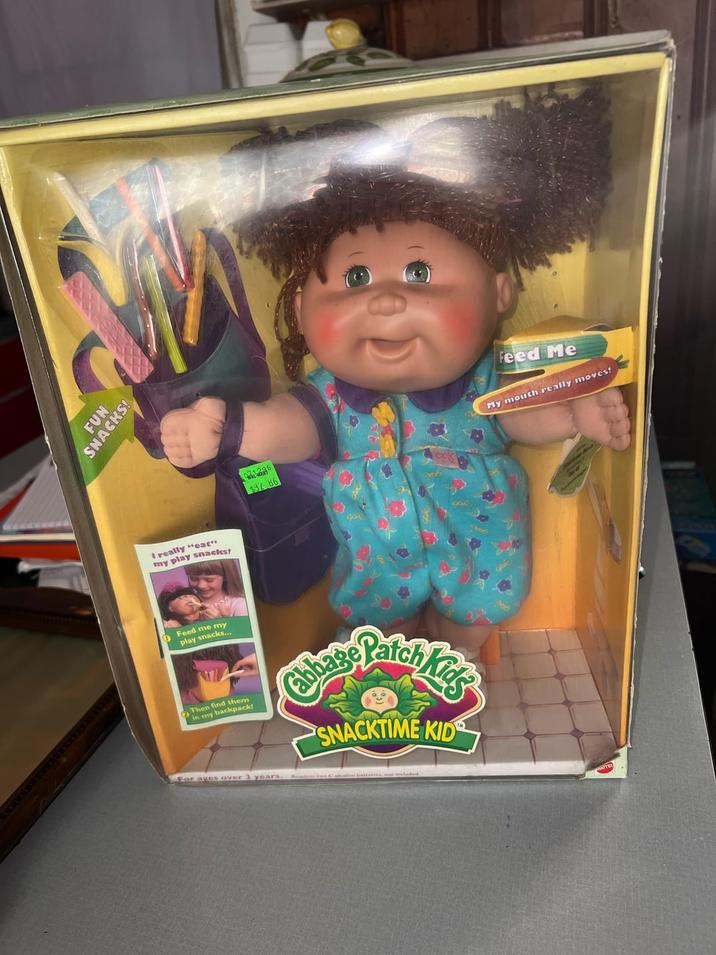 FUN SNACKS! I really "eat" my play snacks! Feed me my play snacks... 921286 $32.86 Feed Me My mouth really moves! Patch Then find them in my backpack! Cabbage SNACKTIME KID For ages over 3 years.