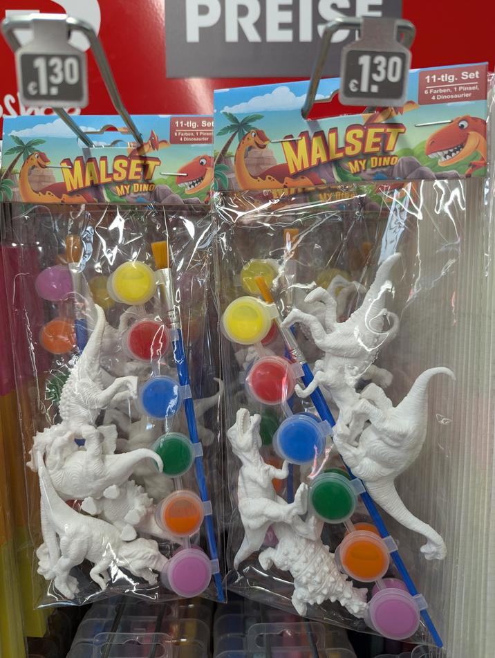 €130 S TE MALSET PREIS 11-tlg. Set 6 Farben, 1 Pinsel 4 Dinosaurier €1.30 MALSET MY DIND 11-tlg. Set 6 Farben, 1 Pinsel, 4 Dinosaurier