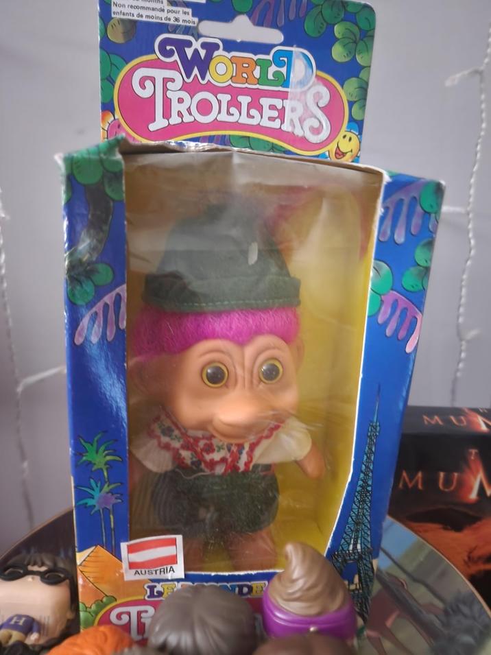 Non recommandé pour les enfants de moins de 36 mois WORLD TROLLERS AUSTRIA H T MU MUN