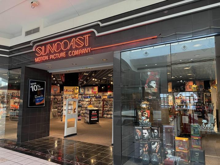 SACOST SUNCOAST MOTION PICTURE COMPANY- save 10% more fye ON BIN OF TERROR HORROR FAVORITES WAL YOOK HALL WEEN SUNCOAST HALLOWEEN HALLOWE COURNAN SUNCOAS