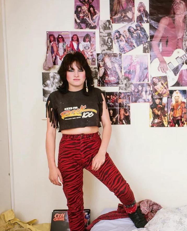 €ZZY CBOURNE MS ANGELD 32 KEZE-FM 100