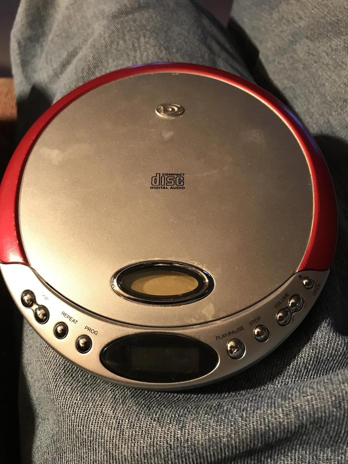 SKIP REPEAT PROG COMPACT disc DIGITAL AUDIO PLAY/PAUSE STOP VOLUME OPEN