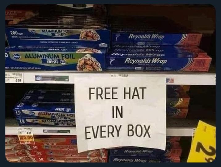 LAGE ALUMINUM FOIL 200 SAUTENG CAFTING SMELINIO 6.99 Reynolds Wrap ALUMINUM FOIL HELPS HOP FRESH ynolds Wrap Reynolds Wrap 2/5.00 ALUMINUM FOI C ALUMIRUAT FREE HAT IN EVERY BOX 50 Reynolds Weap Reynolds Wrap HOMY