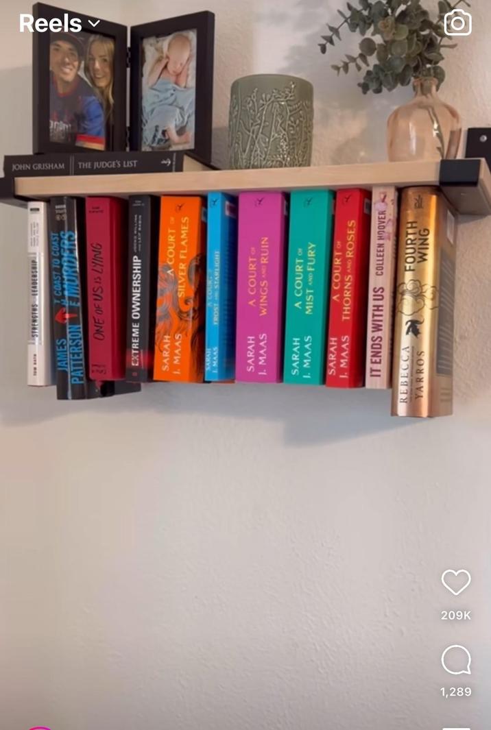 JOHN GRISHAM THE JUDGE'S LIST JAMES STRENGTHS LEADERSH COAST TO COAST PATTERSON EMURDERS 31 ONE OF US IS LYING EXTREME OWNERSHIP SARAH 1. MAAS A COURT 811 SARAH 1. MAAS SILVER FLAMES A COURT FROST STARLIGHT SARAH J. MAAS A COURT OF WINGS AND RUIN $ SARAH J. MAAS SARAH A COURT OF MIST AND FURY A COURT OF J. MAAS THORNS AND ROSES IT ENDS WITH US COLLEEN HOOVER REBECCA YARROS FOURTH WING Reels O