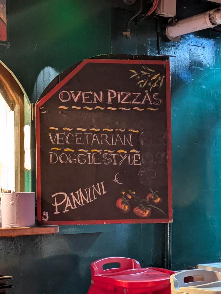 OVEN PIZZAS VEGETARIAN DOGGIESTYLE T PANNINI € AS