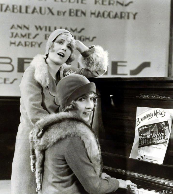 TABLEAUX BY BEN HAGGARTY ANN WILIAMS JAMES B HARRY BF CES UGHS ES FALLAD POR TA Broadway Melody HELDES 392