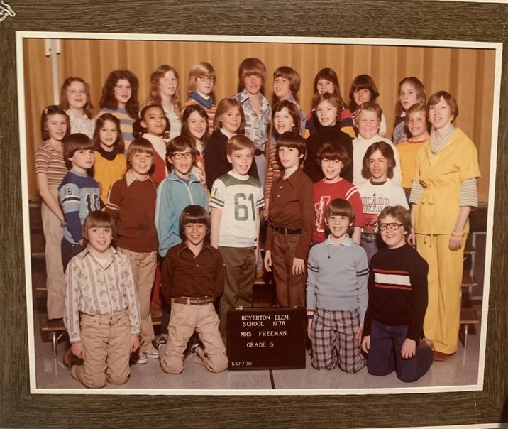 16 61 888 ROYERTON ELEM. SCHOOL 1978 MRS FREEMAN GRADE 5 KX7 7 716 TCAGO VILLS