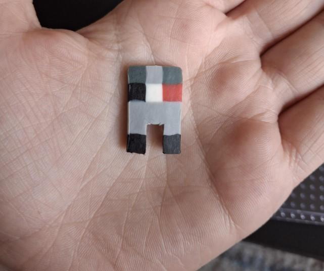 i made a tiny plastic eefo +