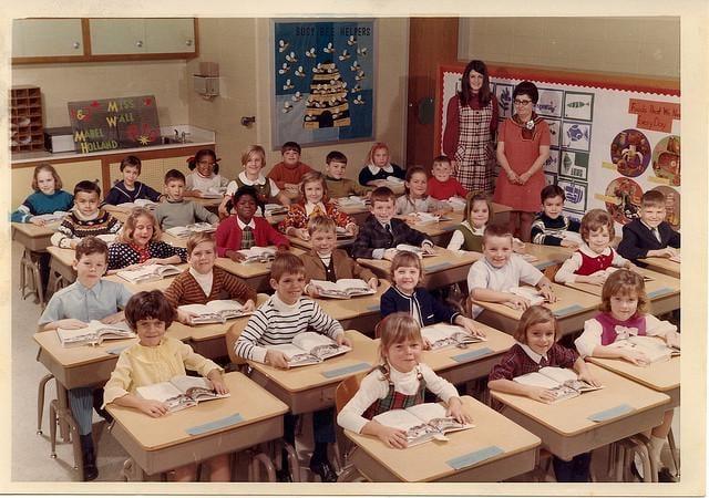 & MISS WALL MABEL HOLLAND BUSY BEE HELPERS Friends That W N by Day