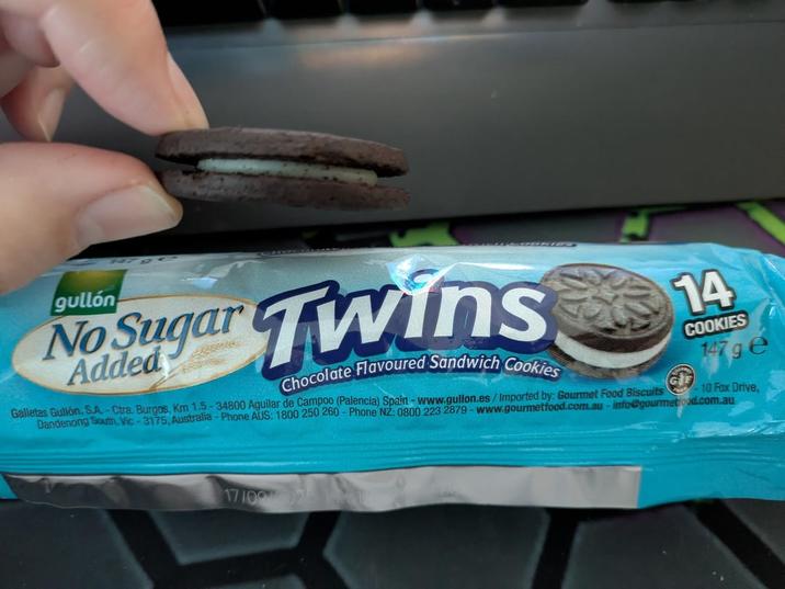 1479 gullón No Sugar Twins Chocolate Flavoured Sandwich Cookies 14 COOKIES 147 ge Galletas Gullón, SA-Ctra. Burgos, Km 1.5-34800 Aguilar de Campoo (Palencia) Spain - www.gullon.es/Imported by: Gourmet Food Biscuits Dandenong South, Vic-3175, Australia - Phone AUS: 1800 250 260-Phone NZ: 0800 223 2879 - www.gourmetfood.com.au - info@gourmetfood.com.au 10 Fox Drive, 1710