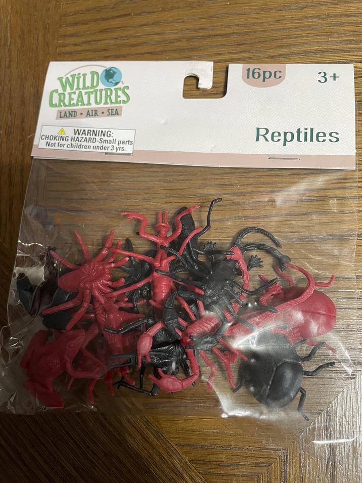 WILD CREATURES LAND AIR SEA A WARNING: CHOKING HAZARD-Small parts Not for children under 3 yrs. 16pc 3+ Reptiles