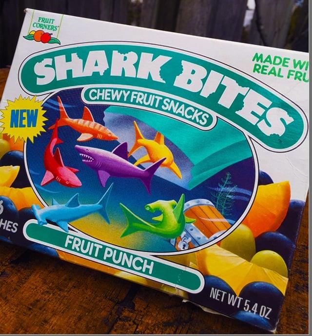 FRUIT CORNERS MADE WI REAL FRU SHARK BITES CHEWY FRUIT SNACKS NEW HES FRUIT PUNCH NET WT 5.4 OZ