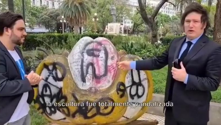 900 la escultura fue totalmente vandalizada