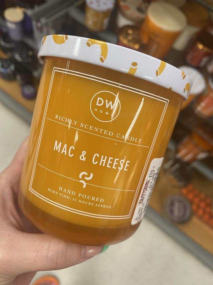 DW HOM RICHLY SCENTED CANDLE MAC & CHEESE BURN TIME: 33 HOURS APPROX. HAND POURED