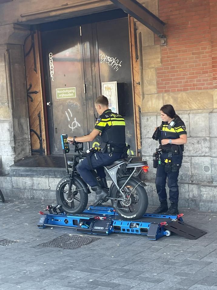 23 Nooduitgang vrijhouden Dariparar V8 +4424