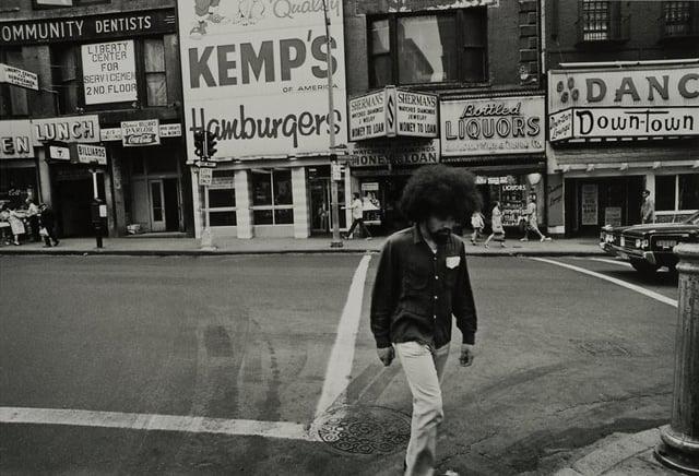 OMMUNITY DENTISTS EN LIBERTY CENTER FOR SERVICEMEN 2ND FLOOR LUNCH BILLIARDS Coca Cola KEMP'S OF AMERICA Hamburgers SHERMANS SHERMANS MONEY TO LOA WATCH HONEY LOAN Bottled DANC Down-lown LIQUORS