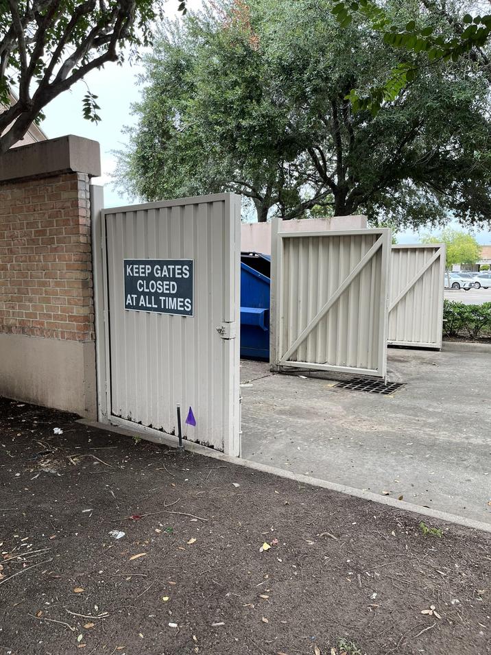 KEEP GATES CLOSED AT ALL TIMES