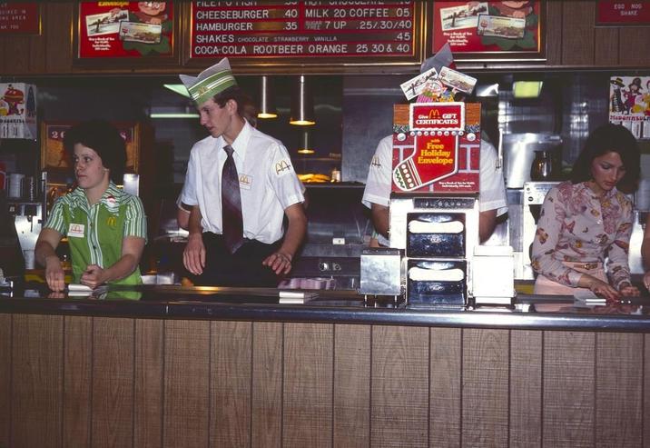 QUIRED IN ING AREA NK YOU 24 40 MILK 20 COFFEE 05 Laverups FILCI VTIGT 33 121 CHEESEBURGER HAMBURGER SUGAR FREE 35 7 UP SHAKES CHOCOLATE STRAWBERRY VANILLA 25/30/40 .45 COCA-COLA ROOTBEER ORANGE 25 30 & 40 EGG NOG SHAKE AA Give M. GIFT CERTIFICATES 9060 with Free Holiday Envelope MCDONASOL