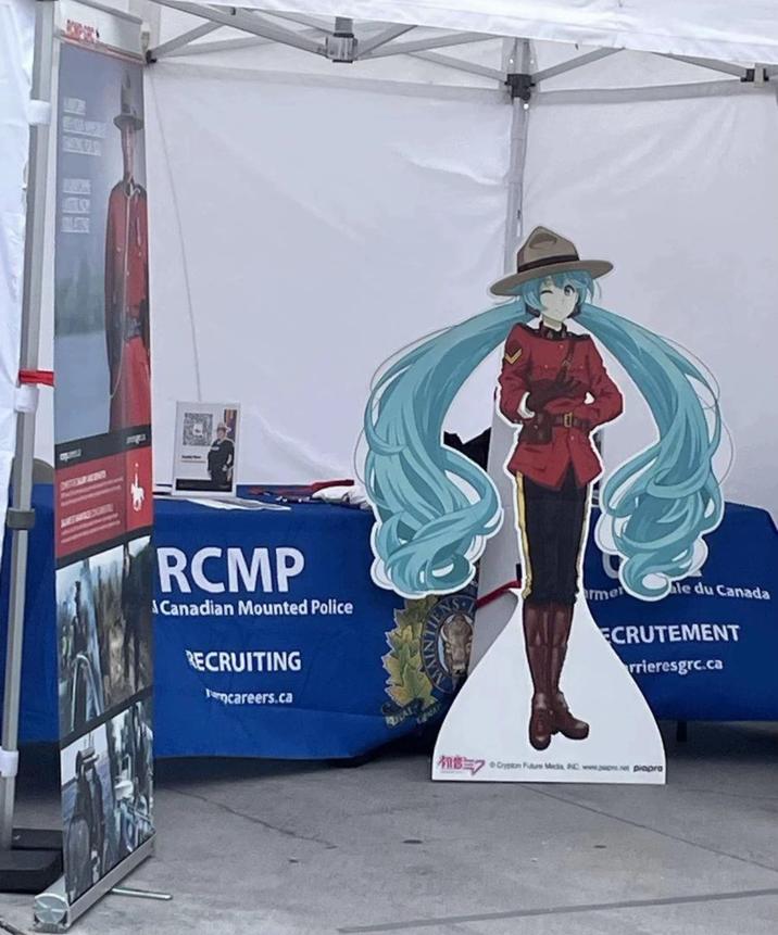 FOR ADVE RCMP Canadian Mounted Police RECRUITING careers.ca rmer le du Canada ECRUTEMENT rrieresgrc.ca Con Fure Media, NC. www.pup.net propra