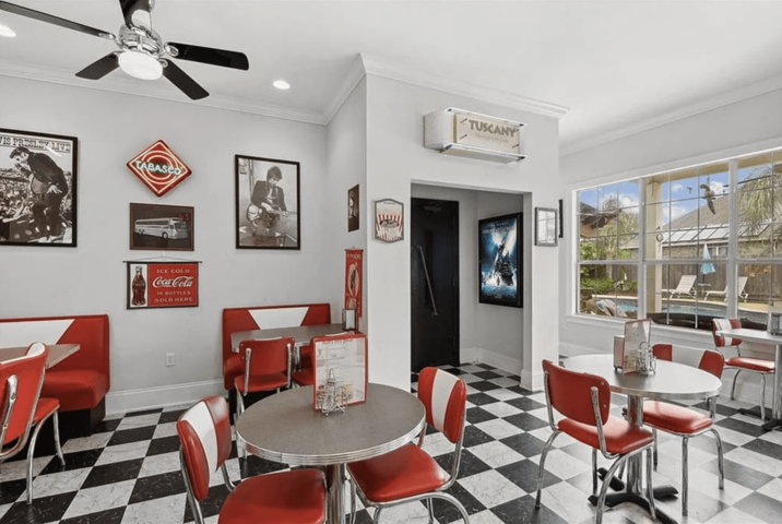 VIS PRESLEY LIVE TABASCO ICE COLD Coca-Cola IN BOTTLES SOLD HERE TUSCANY