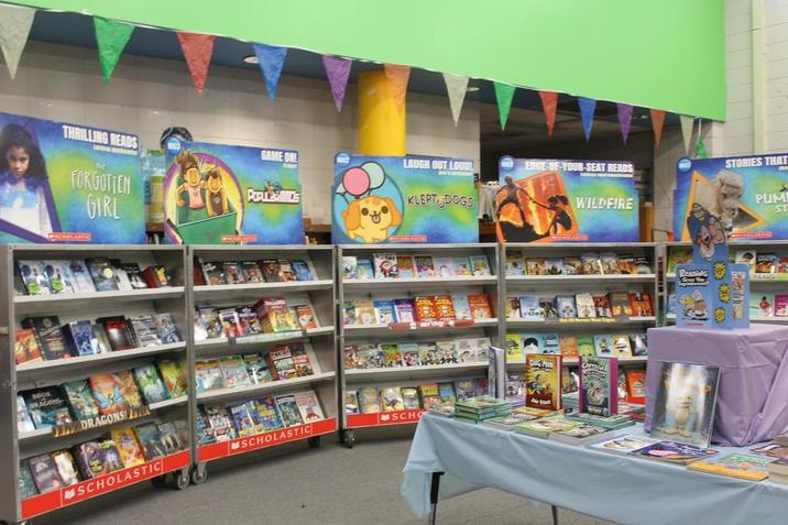 THRILLING READS FORGOTTEN GIRL SCHOLASTIC BOOK pracens DRAGONS! A SCHOLASTIC GAME ON! LAUGH OUT LOUD! EDGE-OF-YOUR-SEAT READS STORIES THAT KLEPT DOGS WILDFIRE PUM ST MSCHOLASTIC SCHO Reading Goes The READS