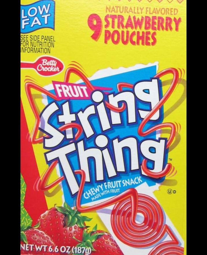 LOW FAT SEE SIDE PANEL FOR NUTRITION INFORMATION Betty Crocker FRUIT NATURALLY FLAVORED 9 STRAWBERRY POUCHES String Thing CHEWY FRUIT SNACK MADE WITH FRUIT NET WT 6.6 OZ (187g)