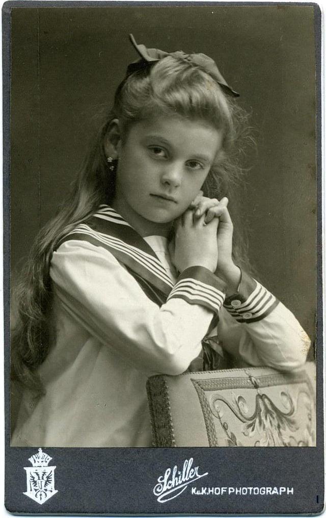 Schiller KK.HOF PHOTOGRAPH