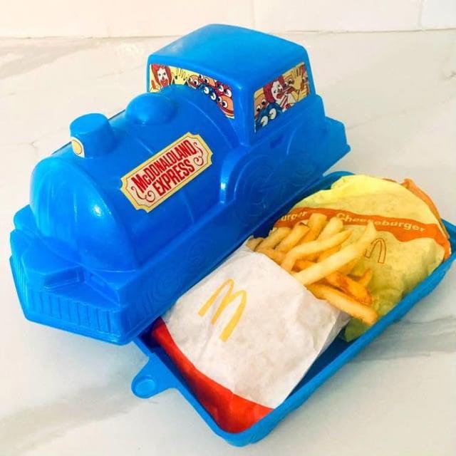 MCDONATO arout Cheeseburger A