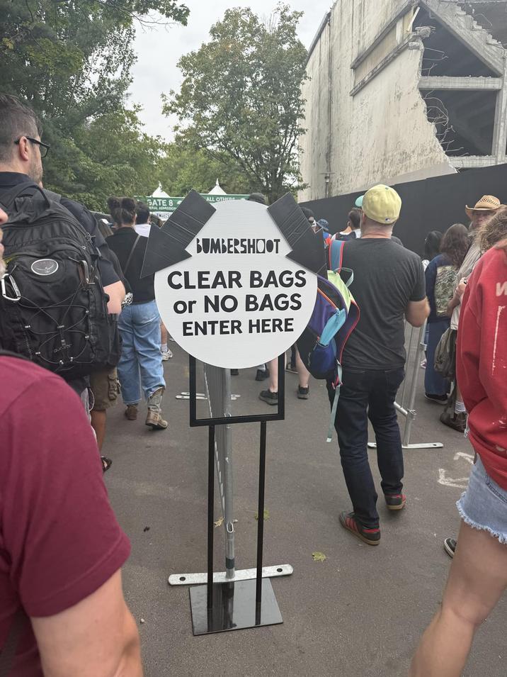 GATE 8 ERAL ADMISSION MIERS ALL OTHERS BUMBERSHOOT CLEAR BAGS or NO BAGS ENTER HERE TT