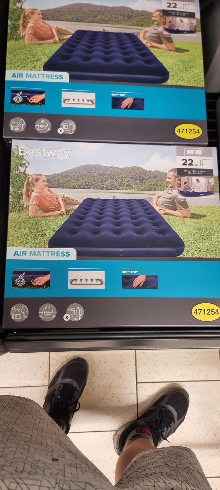 AIR MATTRESS a 300 KO 641 Bestway AIR MATTRESS 300 KG 661 lbs X 迎 SOFT TOP SOFT TOP™ 22.10 471254 22 1.91 mx 1.37 mx 22 cm/ 7554 8.75 471254