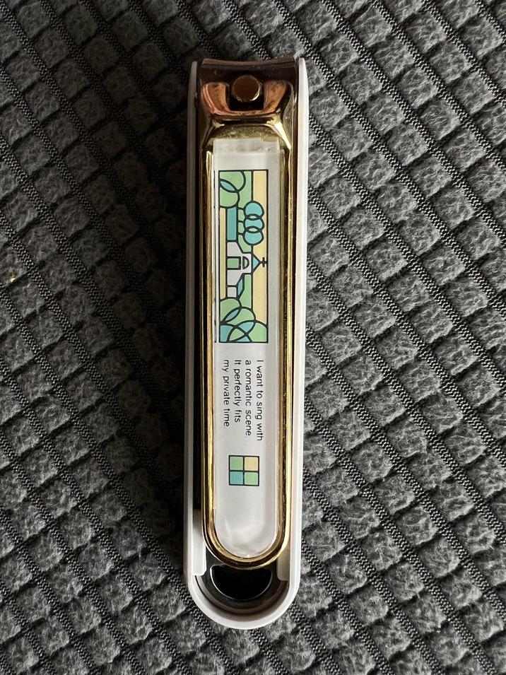 I want to sing with a romantic scene. It perfectly fits my private time.