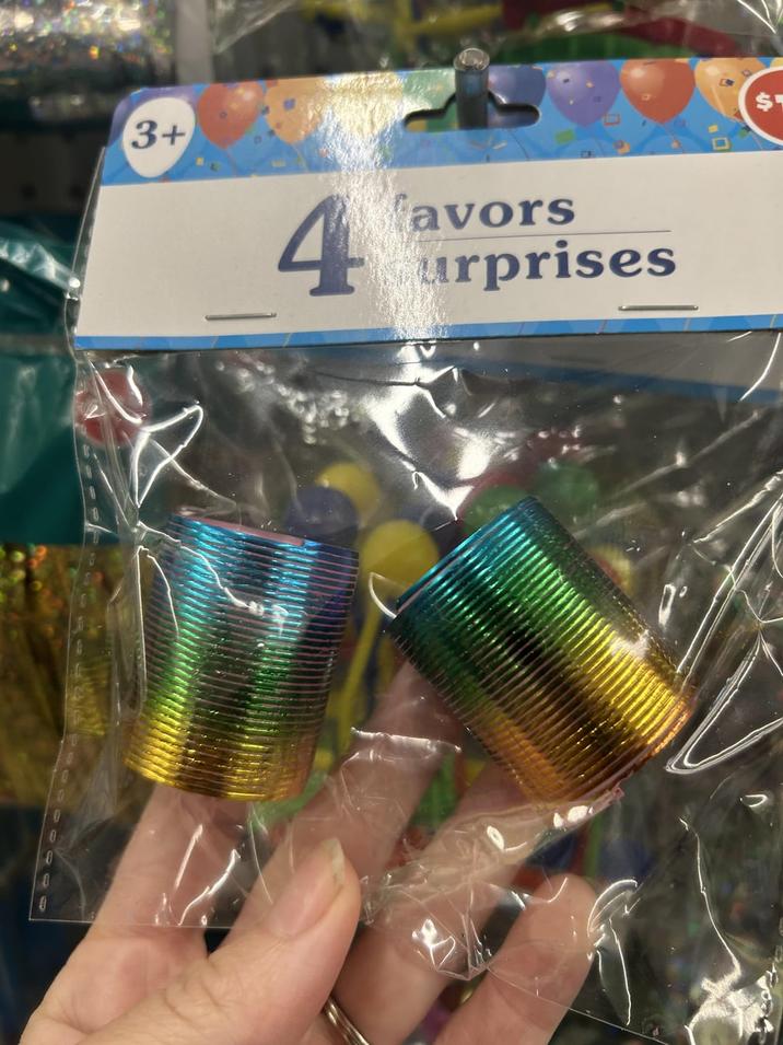 3+ 4 favors urprises 0 S