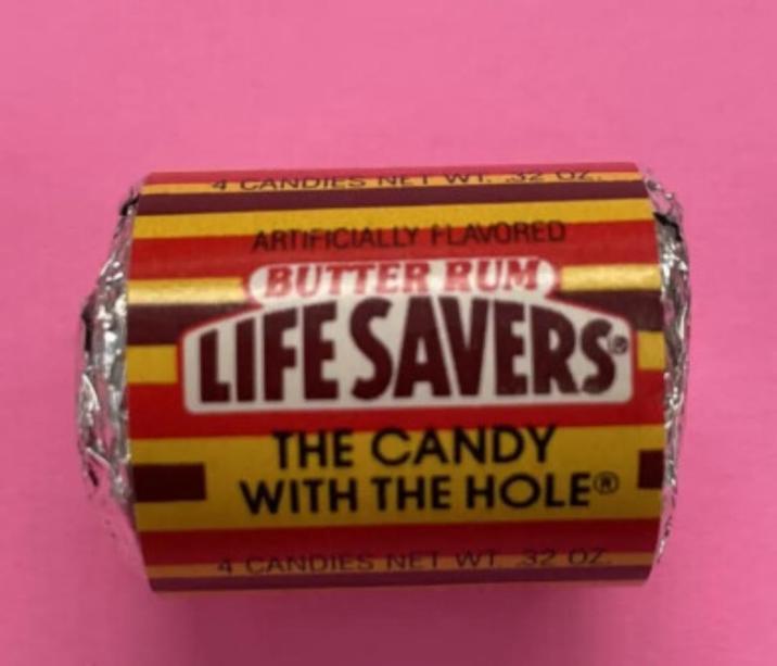 4 CANDIES ARTIFICIALLY FLAVORED BUTTER RUM LIFE SAVERS THE CANDY WITH THE HOLE® 4 CANDIES NET WT 32 07