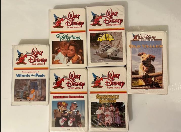 WALT DISNEY HOME DACT DISNEY HOME Pollyanna VHS THE WACT DISNEY HOME VIDEO FOVE BUA VHS WALT DISNEY HOME VIDEOL OLD YELLER The many adventures of Winnie the Pooh VHS WACY DISNEY HOME VIDEO WALT DISNEY HOME VIDEO Bedknobs and Broomsticks SWISS FAMILY ROBINSON VHS VHS VHS