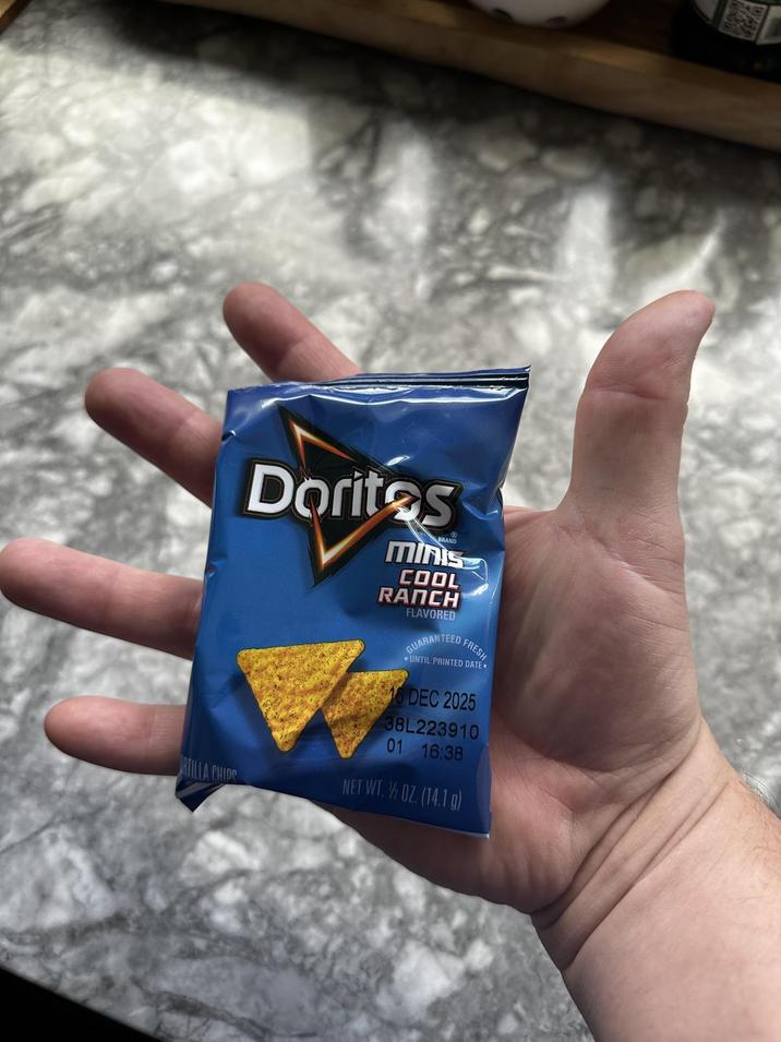 Doritos TILLA CHIPS Minis COOL RANCH FLAVORED GUARANTEED FRESH UNTIL PRINTED DATE DEC 2025 38L223910 01 16:38 NET WT. ½ OZ. (14.1 g)