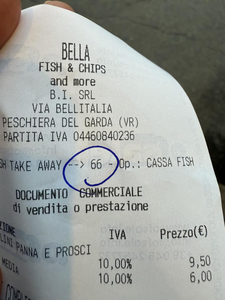 BELLA FISH & CHIPS and more B.I. SRL VIA BELLITALIA PESCHIERA DEL GARDA (VR) PARTITA IVA 04460840236 cini SH TAKE AWAY -> 66 - Op.: CASSA FISH · DOCUMENTO COMMERCIALE di vendita o prestazione TONE IVA loato Prezzo(€) LINI PANNA E PROSCI 9,50 10,00% MEDIA 6,00 10,00%