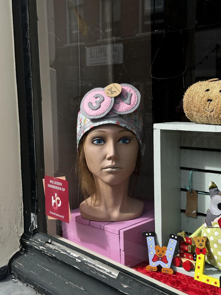 WIJ LEIDEN VAKMENSEN OP Erkend leerbedrijf Birinday HANDMADE Birthday murpy Birthday Happy Birt