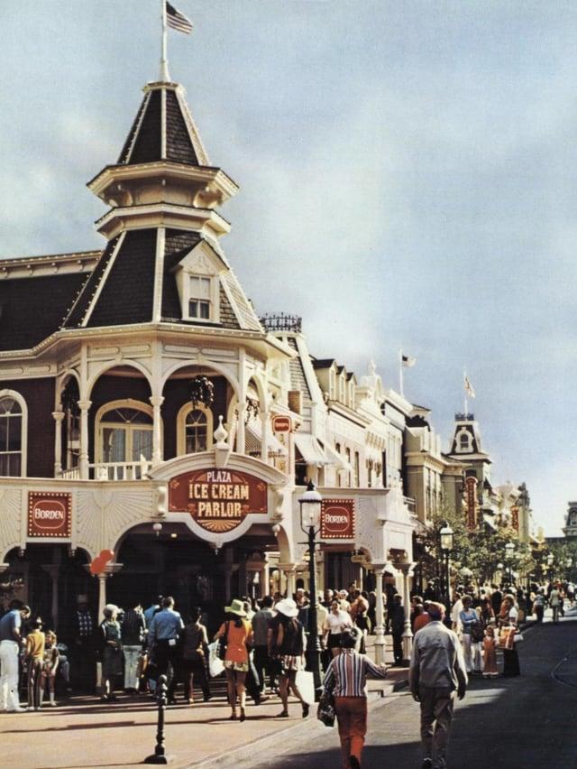 BORDEN PLAZA ICE CREAM PARLOR ORDEN