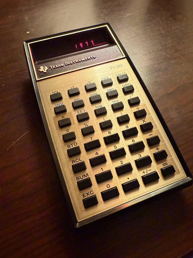 1977 TEXAS INSTRUMENTS TI-30 DEE ON/C INV sin COS tan DRG K EE! log Inx 7T % STO 7 8 RCL SUM 4 EXC 0 LO 5 6 6 X 2 3 + +/-