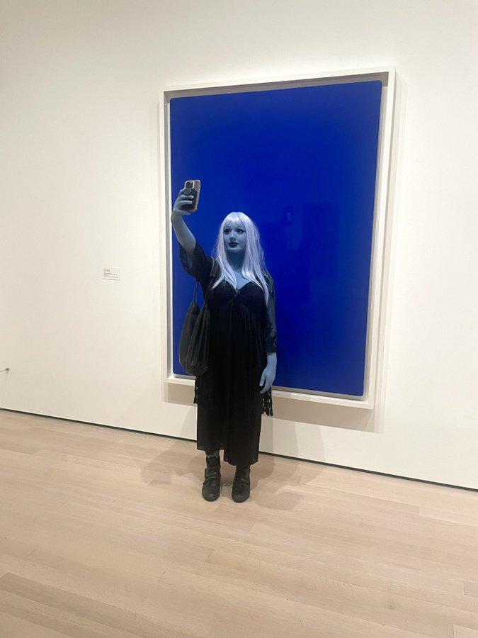 Twitter meme reaction about blue trans woman