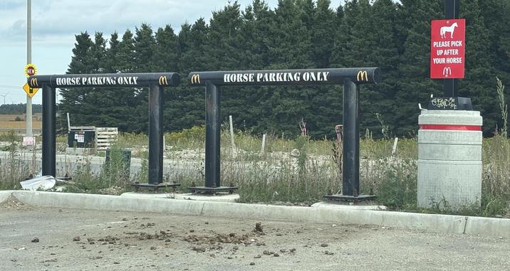 M HORSE PARKING ONLY M M HORSE PARKING ONLY M PLEASE PICK UP AFTER YOUR HORSE M