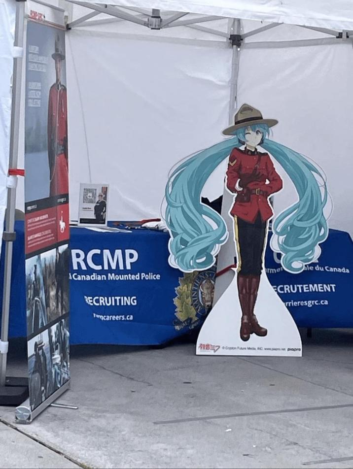 DETERRACENT RCMP Canadian Mounted Police RECRUITING Pencareers.ca rmer le du Canada ECRUTEMENT rrieresgrc.ca Con MAC. www.propre