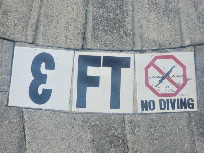 3 & FT TOO SHALLOW 01986 JJ. MC NO DIVING