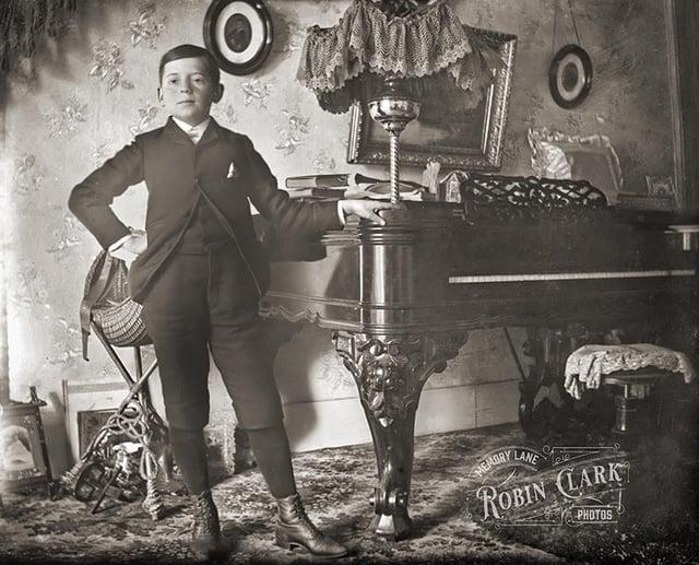 O MEMORY LANE ROBIN CLARK PHOTOS